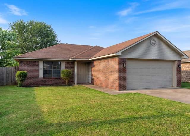 Property at 1770 Longfellow Dr, Conway, AR 72034, 3 beds, 2 baths