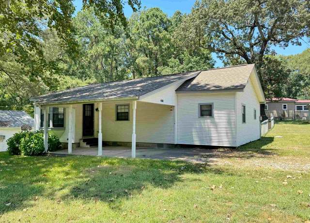 Property at 5612 Maple St, Bauxite, AR 72011, 3 beds, 1 bath