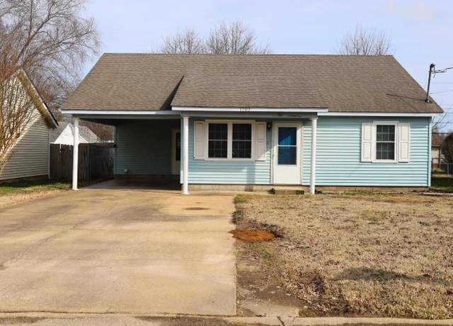 Property at 1103 N 28th St, Paragould, AR 72450, 3 beds, 2 baths