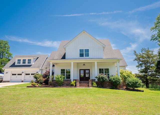 Property at 102 E Lake Cv, Beebe, AR 72012, 4 beds, 3.5 baths