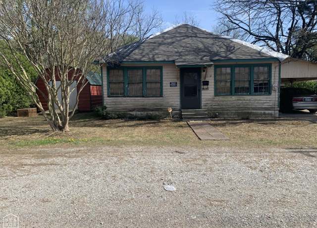 Property at 1031 SE 3rd St, Walnut Ridge, AR 72476, 2 beds, 1 bath