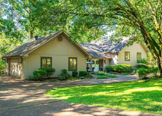 Property at 202 Whispering Hills St, Hot Springs, AR 71901, 4 beds, 3 baths