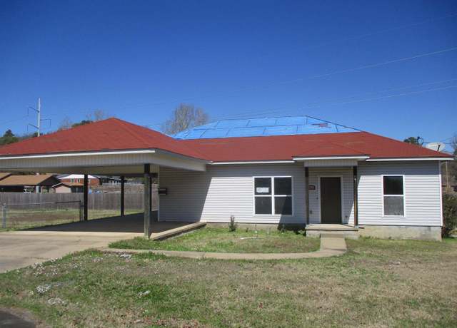Property at 2200 Coors Dr, North Little Rock, AR 72118, 3 beds, 2 baths