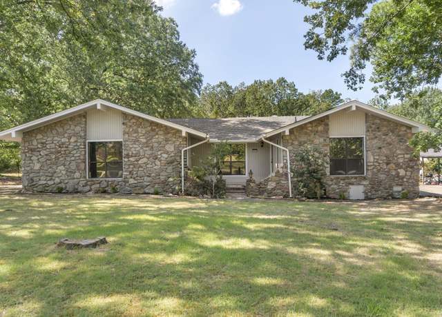 Property at 9914 Pinnacle Valley Rd, Little Rock, AR 72223, 3 beds, 2 baths