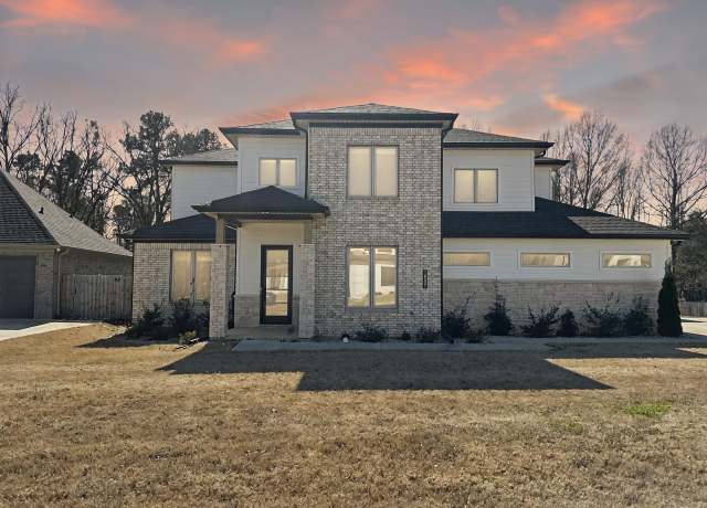 Property at 14501 Stonebrook Ln, Maumelle, AR 72113, 5 beds, 3 baths