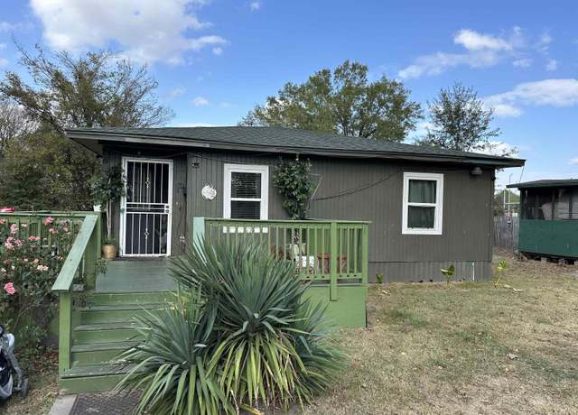 Property at 111 S Linden St, Pine Bluff, AR 71601, 5 beds, 2 baths