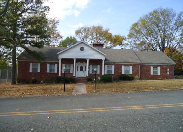 Property at 106 Siesta St, Hot Springs, AR 71913, 3 beds, 2.5 baths