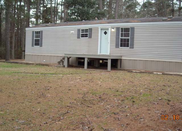 Property at 305 E Elm St, Huttig, AR 71747, 2 beds, 1 bath