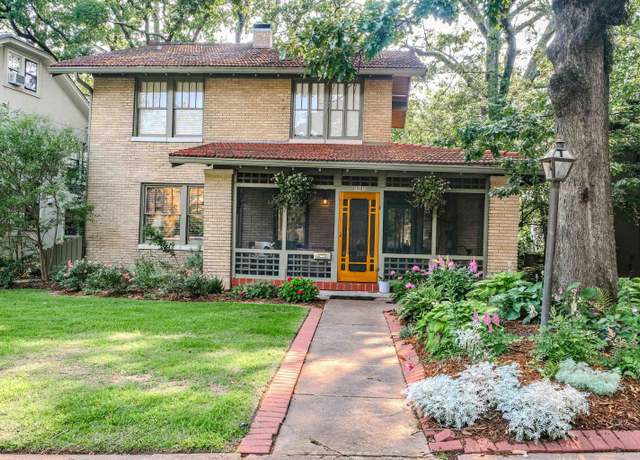Property at 320 Linwood Ct, Little Rock, AR 72205, 3 beds, 2.5 baths