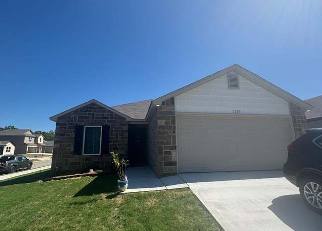 Property at 1205 Crotale St, Conway, AR 72034, 3 beds, 2 baths
