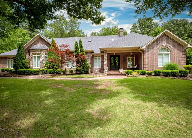 Property at 18 Chenal Cir, Little Rock, AR 72223, 5 beds, 4.5 baths