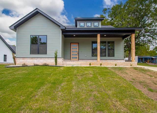 Property at 804 Richard St, Hot Springs, AR 71913, 3 beds, 2 baths