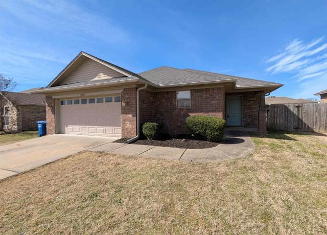 Property at 2325 Linda Dr, Conway, AR 72034, 3 beds, 2 baths