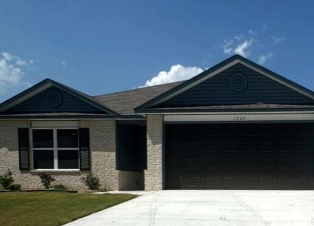 Property at 1527 Meadows Dr, Benton, AR 72019, 3 beds, 2 baths