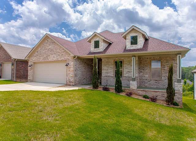 Property at 8101 Kanis Oaks Dr, Little Rock, AR 72204, 4 beds, 2.5 baths