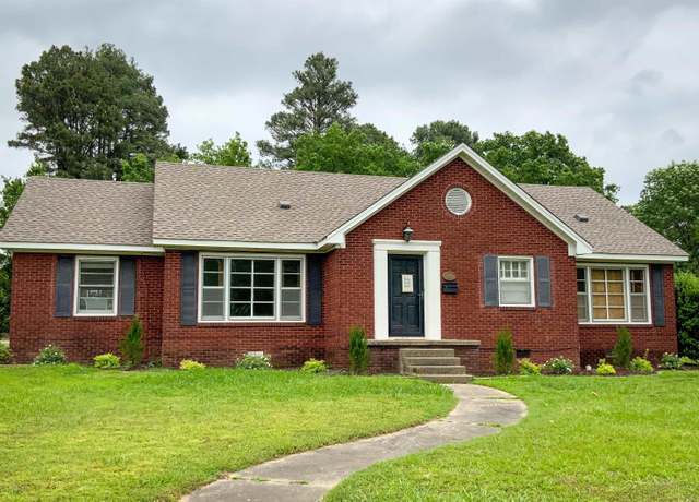 Property at 1400 Tulip Ave, Searcy, AR 72143, 3 beds, 2 baths