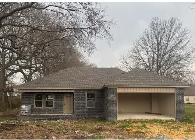 Property at 301 Dogwood St, Beebe, AR 72012, 3 beds, 2 baths