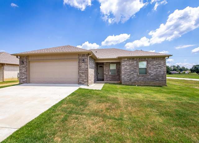 Property at 315 Dogwood St, Beebe, AR 72012, 3 beds, 2 baths