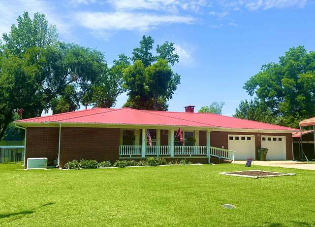 Property at 300 Elmwood St, Hot Springs, AR 71901, 4 beds, 3 baths