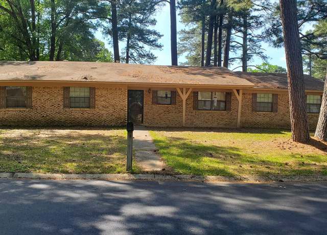 Property at 1 Terry Cir, Hope, AR 71801, 3 beds, 2 baths