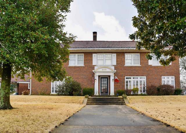 Property at 605 E Race, Searcy, AR 72143, 7 beds, 9 baths