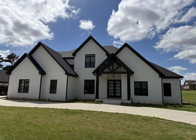 Property at 1702 S 28 1/2 St, Paragould, AR 72450, 4 beds, 3.5 baths
