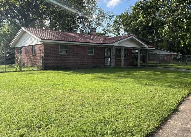 Property at 904 Belmont Dr, Pine Bluff, AR 71601, 2 beds, 1.5 baths