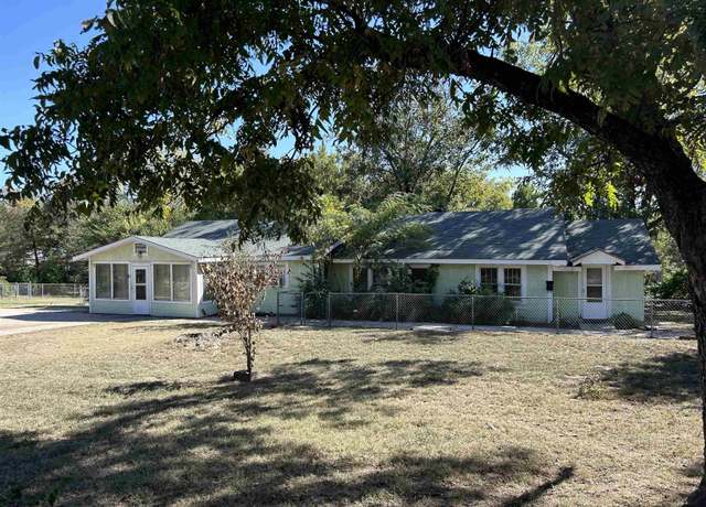 Property at 429 Henderson St, Hot Springs, AR 71913, 8 beds, 4 baths