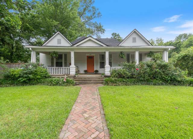 Property at 1723 Caldwell St, Conway, AR 72034, 3 beds, 2.5 baths