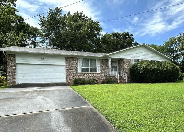 Property at 504 Case St, Heber Springs, AR 72543, 2 beds, 2.5 baths