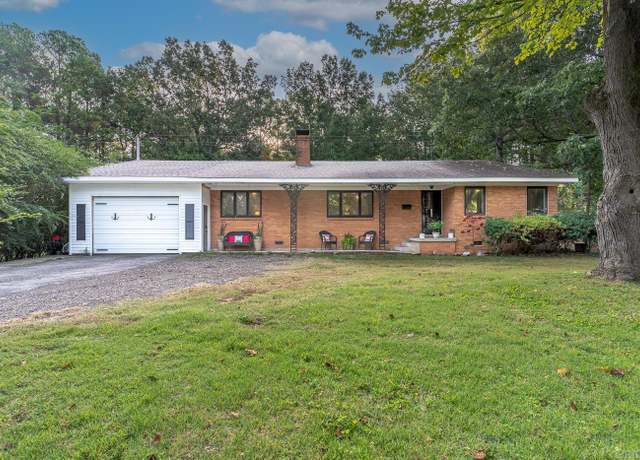 Property at 1706 Hillcrest Dr, Paragould, AR 72450, 3 beds, 3 baths