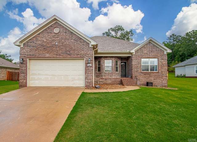 Property at 3906 Edgewater Dr, Benton, AR 72019, 4 beds, 2 baths