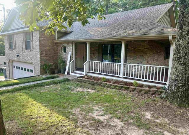 Property at 7303 Pine Dr, Paragould, AR 72450, 4 beds, 2.5 baths