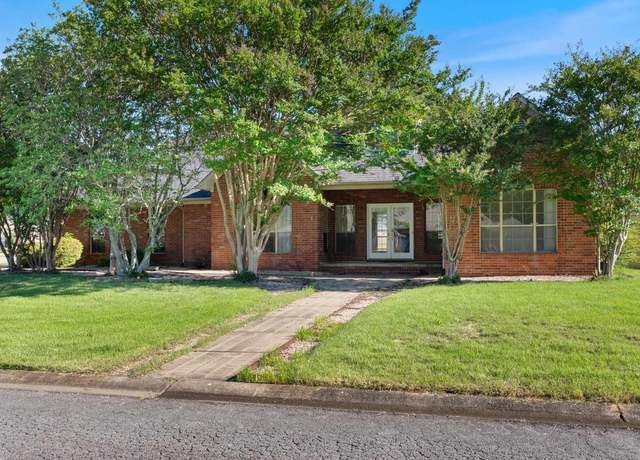 Property at 930 Enderlin, Conway, AR 72034, 4 beds, 2.5 baths