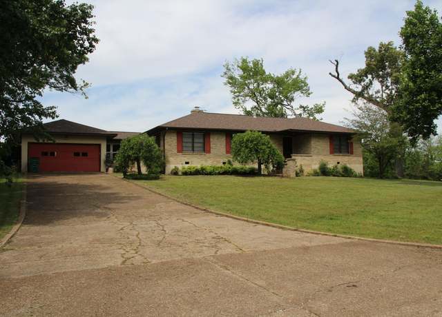 Property at 323 N 1st St, Flippin, AR 72634, 3 beds, 2 baths