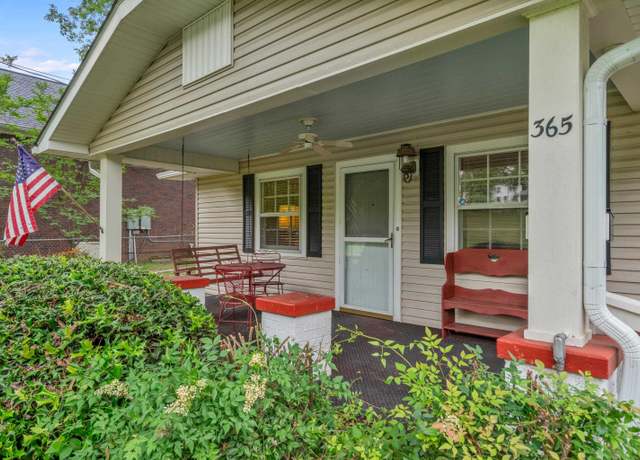 Property at 365 Lakeland Dr, Hot Springs, AR 71913, 2 beds, 2 baths