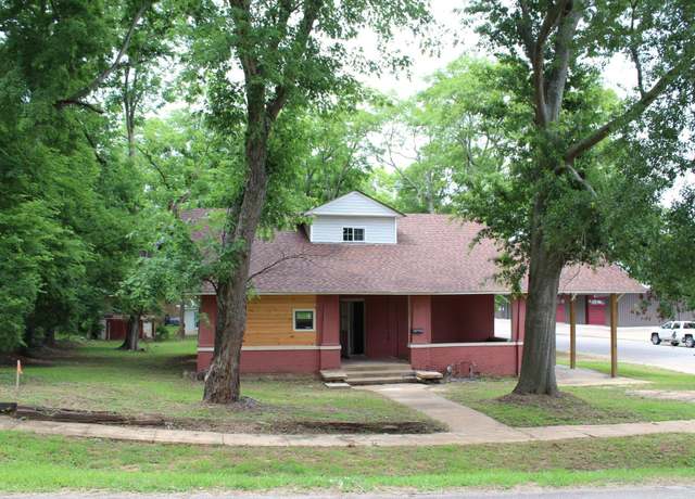 Property at 202 W Clark St, Nashville, AR, 4 beds, 2 baths