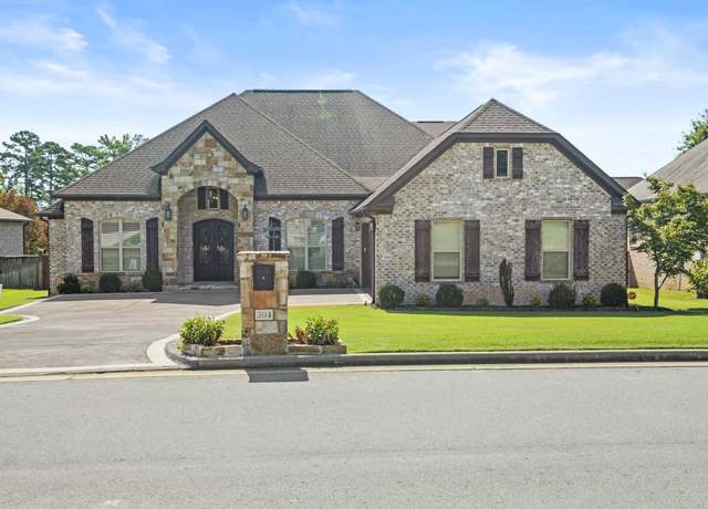 Property at 304 Miramar Blvd, Little Rock, AR 72223, 5 beds, 4 baths