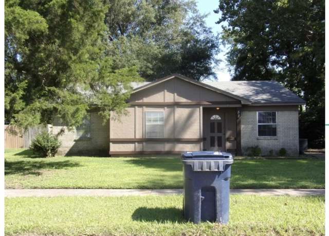 Property at 52 Surrey, Marion, AR 72364, 3 beds, 2 baths