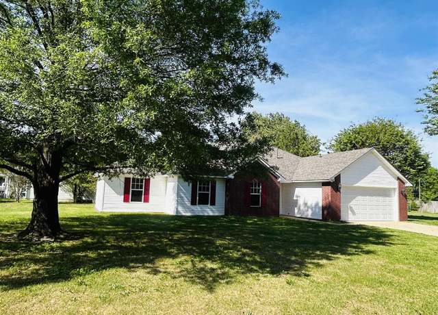 Property at 1628 Crepe Myrtle Dr, Jonesboro, AR 72401, 4 beds, 2 baths