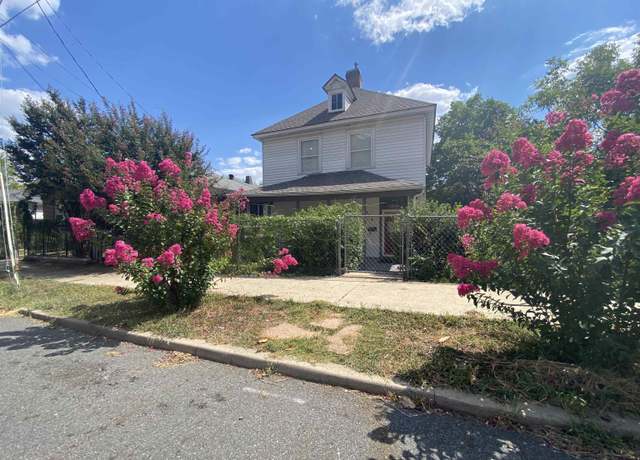 Property at 404 Reserve St, AR 71901, 3 beds, 2 baths