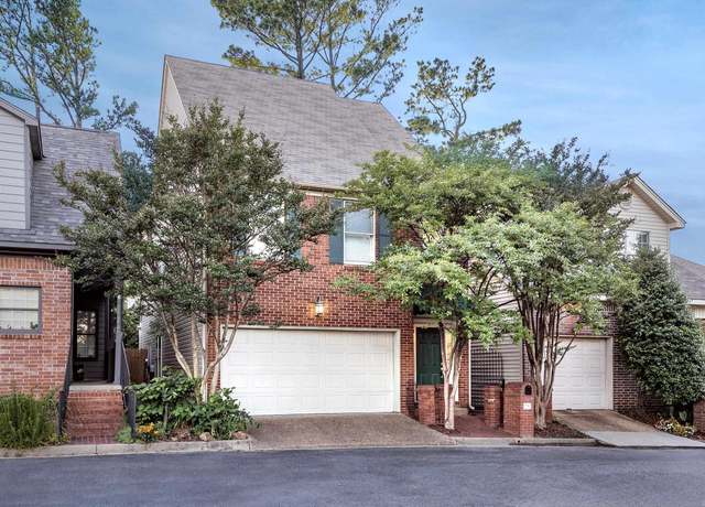 Property at 26 Foxcroft Village Dr, Little Rock, AR 72227, 3 beds, 2.5 baths