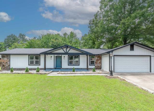Property at 1907 Creekwood Dr, Conway, AR 72032, 4 beds, 3 baths