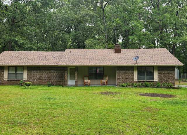 Property at 6303 Forrest Oak Dr, Pine Bluff, AR 71603, 3 beds, 2 baths