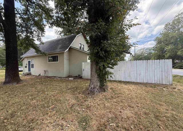 Property at 3100 S Mulberry St, Pine Bluff, AR 71603, 3 beds, 2 baths