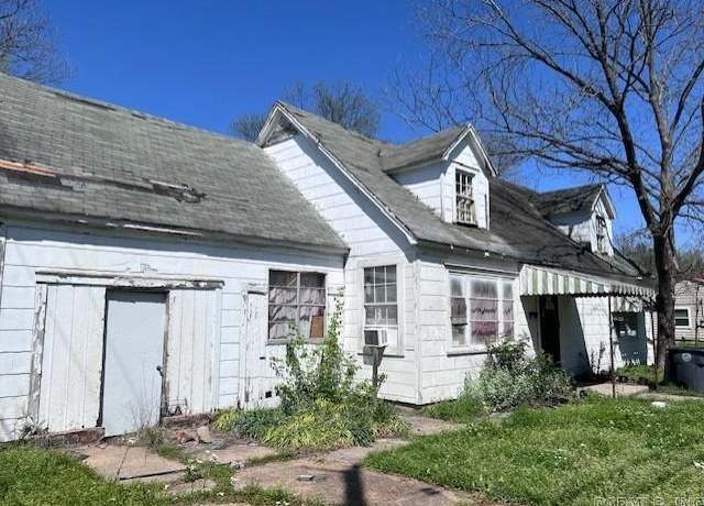 Property at 508 W Woodruff Ave, Searcy, AR 72143, 3 beds, 1.5 baths