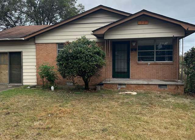 Property at 912 N I St, North Little Rock, AR 72114, 5 beds, 2 baths