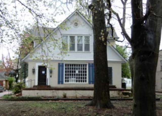 Property at 1007 W Main St, Blytheville, AR 72315, 3 beds, 2 baths