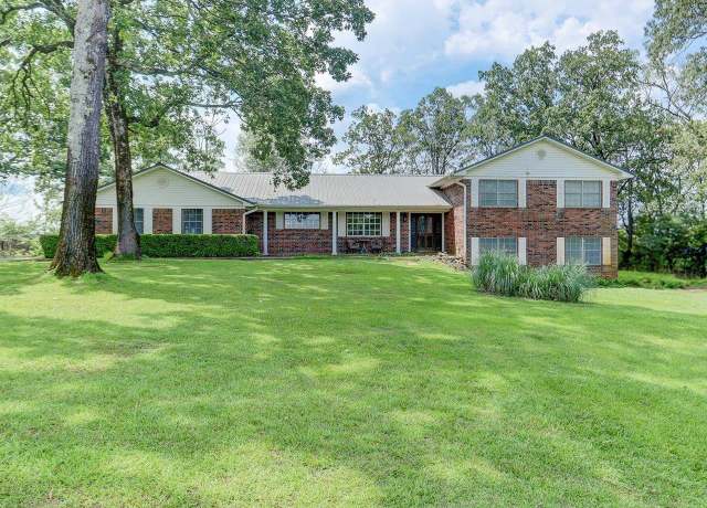 Property at 208 Star Crest St, Hot Springs, AR, 4 beds, 3.5 baths