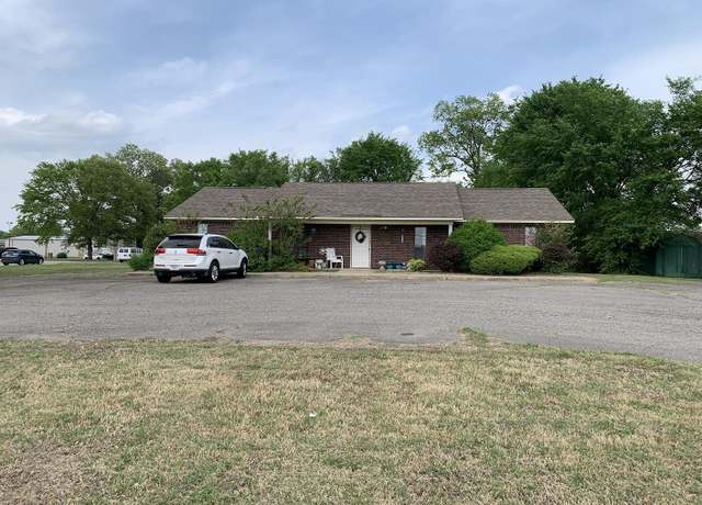Property at 1311 E 16th St, Russellville, AR, 2 beds, 1.5 baths